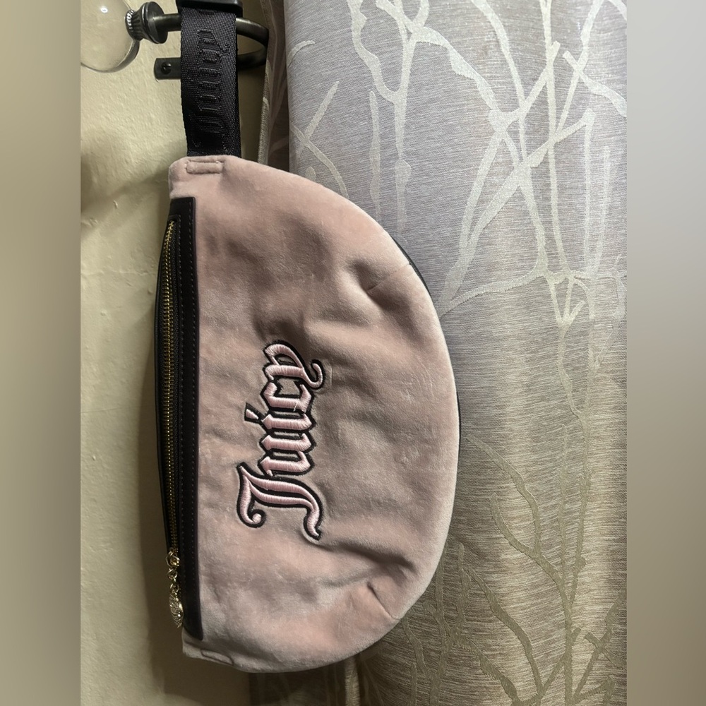 New JUICY COUTURE Chest/Belt Bag
